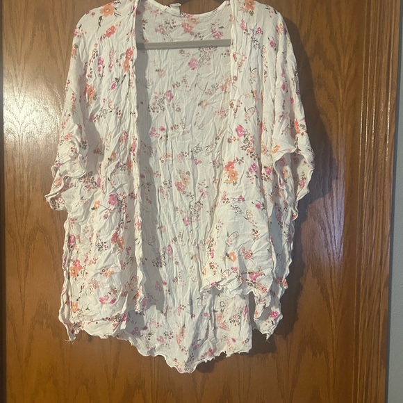 Francesca’s Emory park kimono and yellow tank - Picture 6 of 13